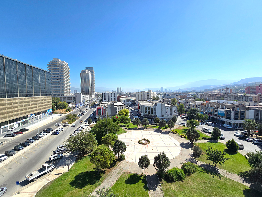 İzmir Gıda Çarşısında 1+1 Oda 50 m2 Net Kiralık Ofis