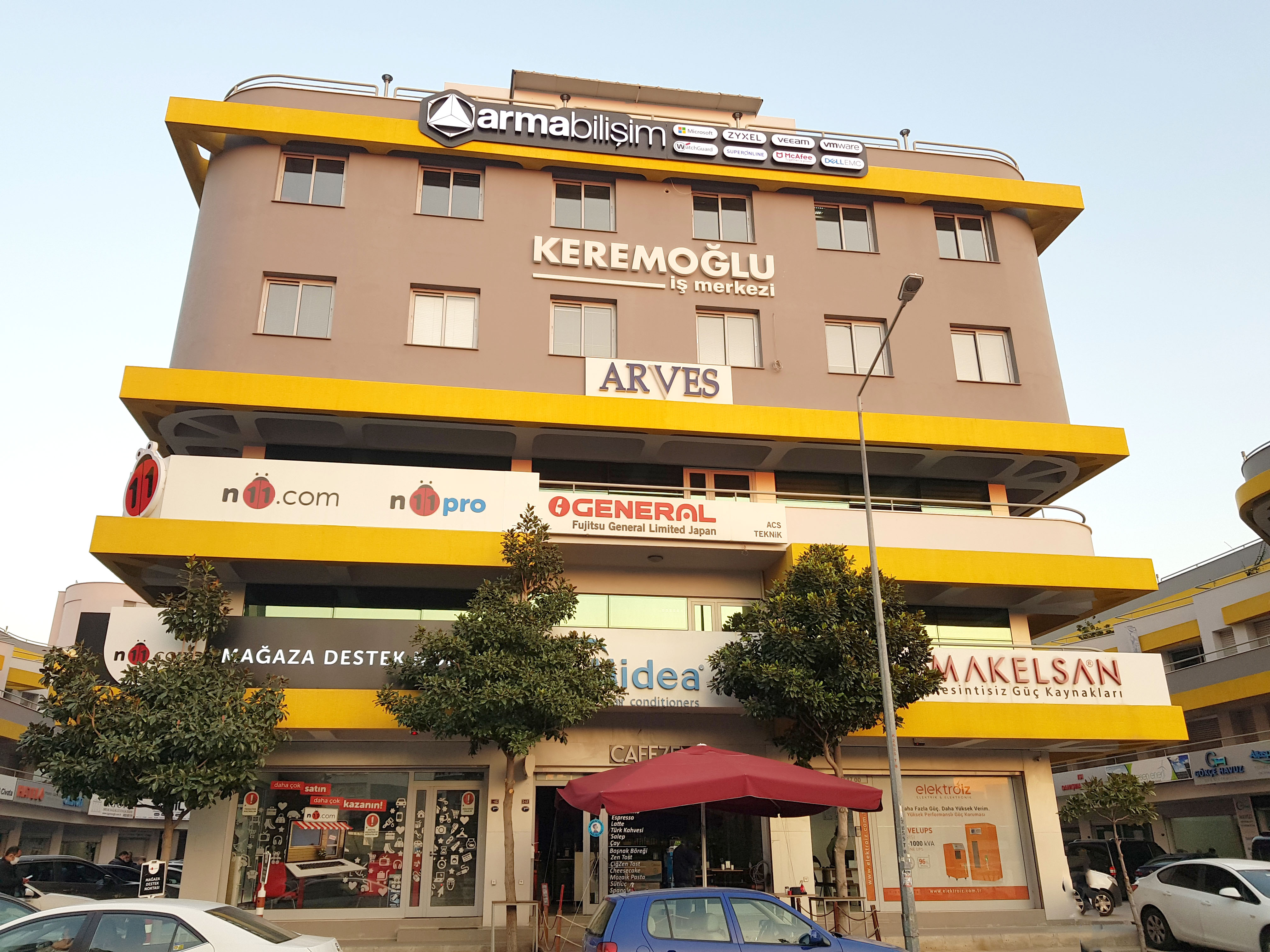 Keremoğlu İş Merkezinde 1+0 Oda Kiralık Ofis